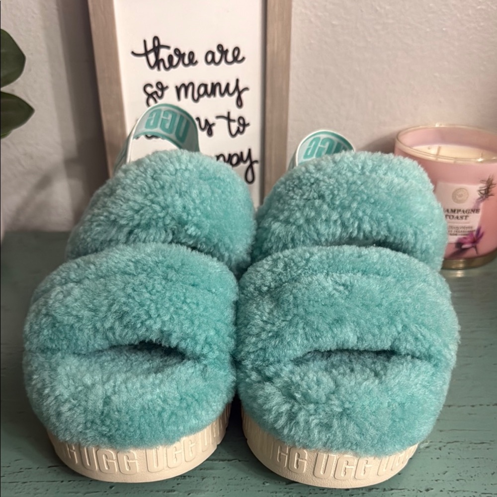 UGG  Fluffy Blue Slippers SZ9 Box2